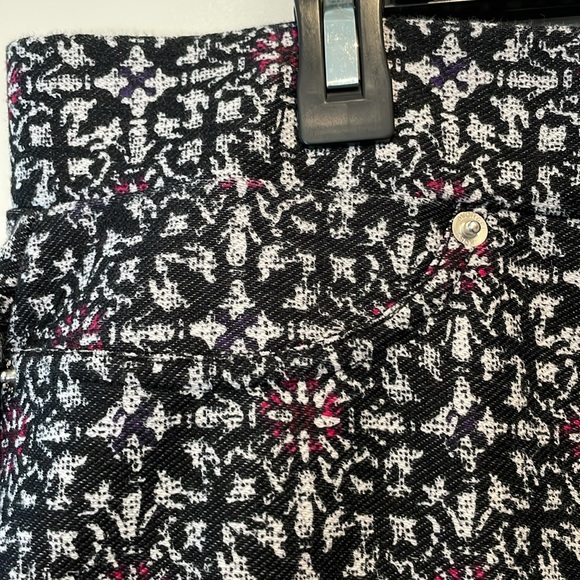 Michael Kors winter holiday stretch pants in black white and cranberry snowflake - Picture 3 of 5